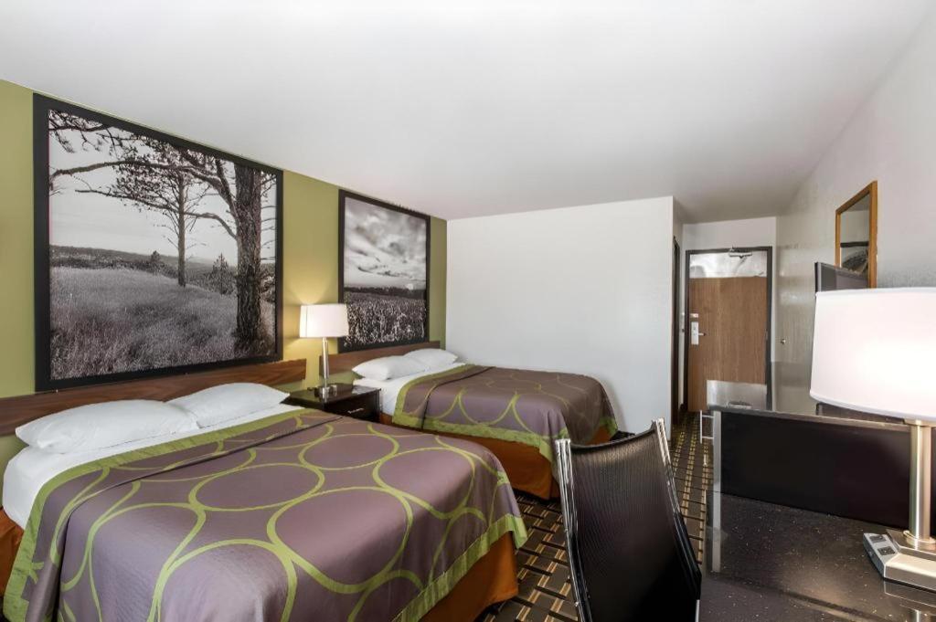 Super 8 By Wyndham Wayne Hotel Exterior photo