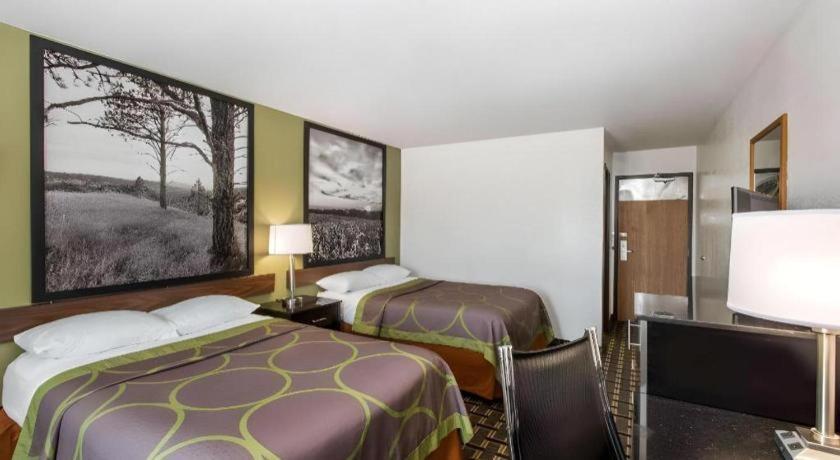 Super 8 By Wyndham Wayne Hotel Exterior photo