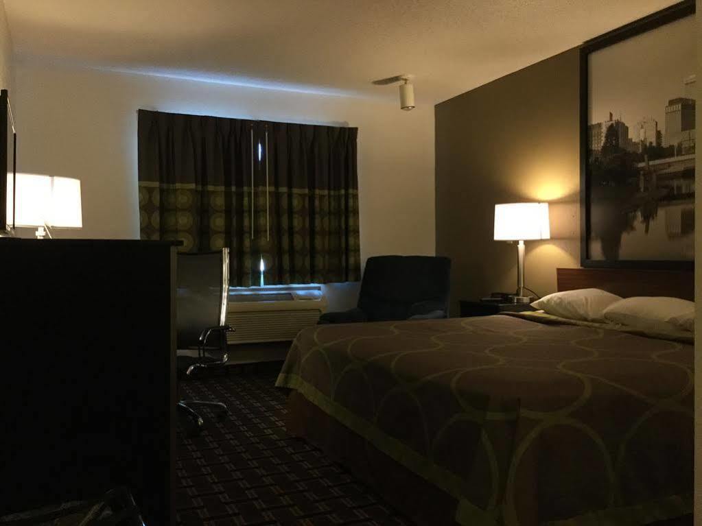 Super 8 By Wyndham Wayne Hotel Exterior photo